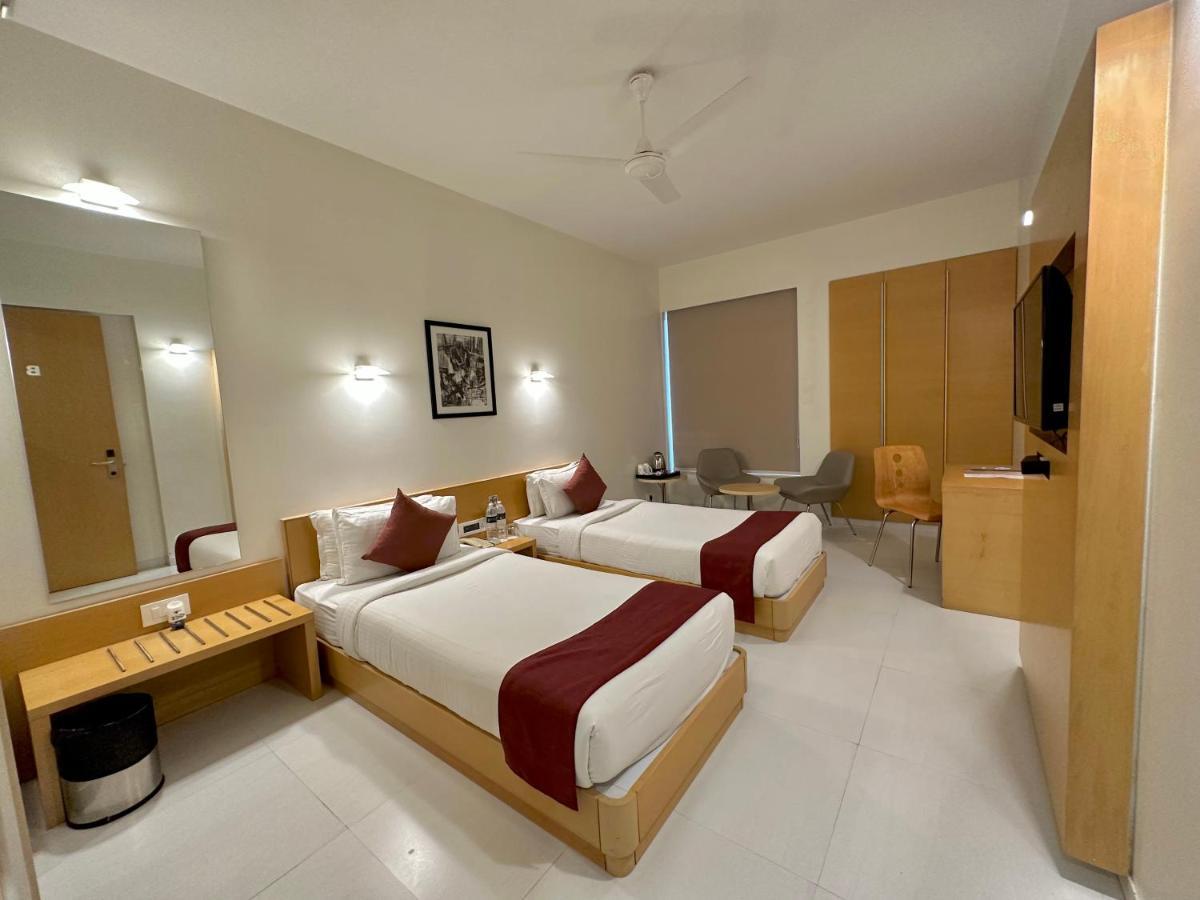Quality Inn Patria Suites, Rajkot Eksteriør billede
