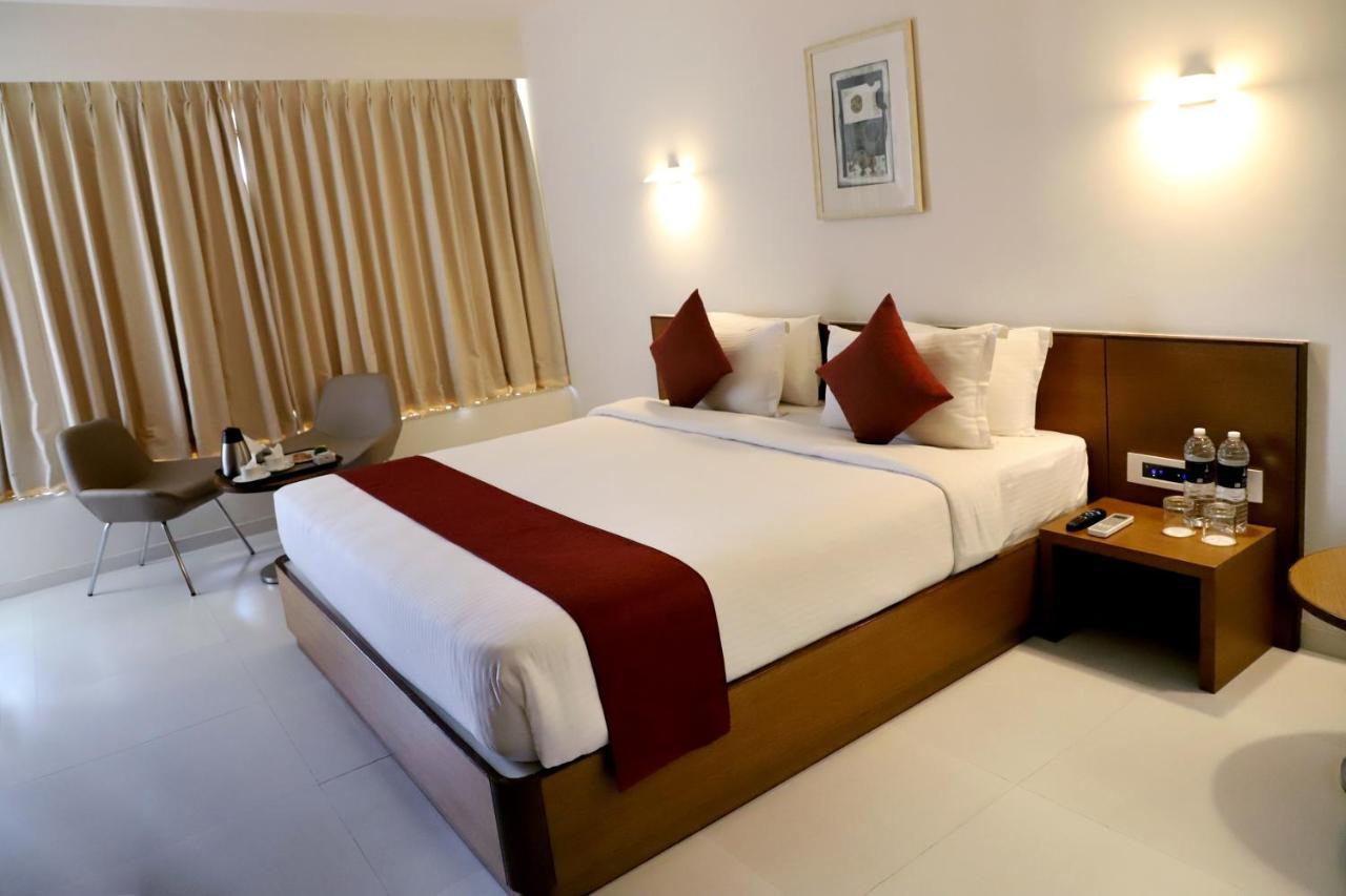 Quality Inn Patria Suites, Rajkot Eksteriør billede