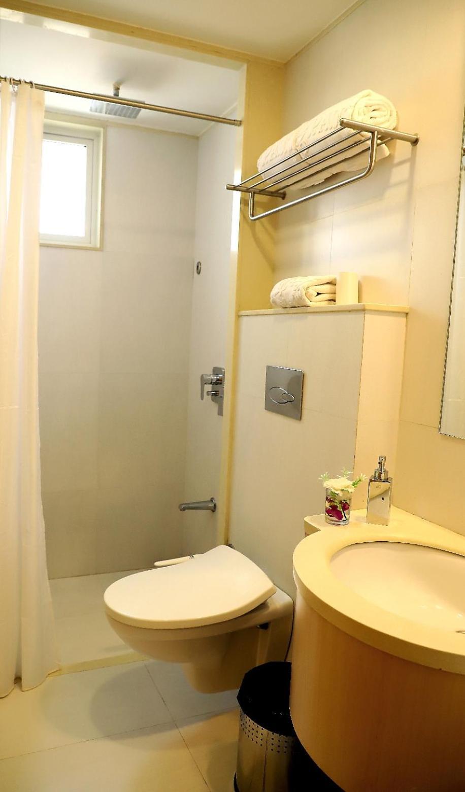 Quality Inn Patria Suites, Rajkot Eksteriør billede