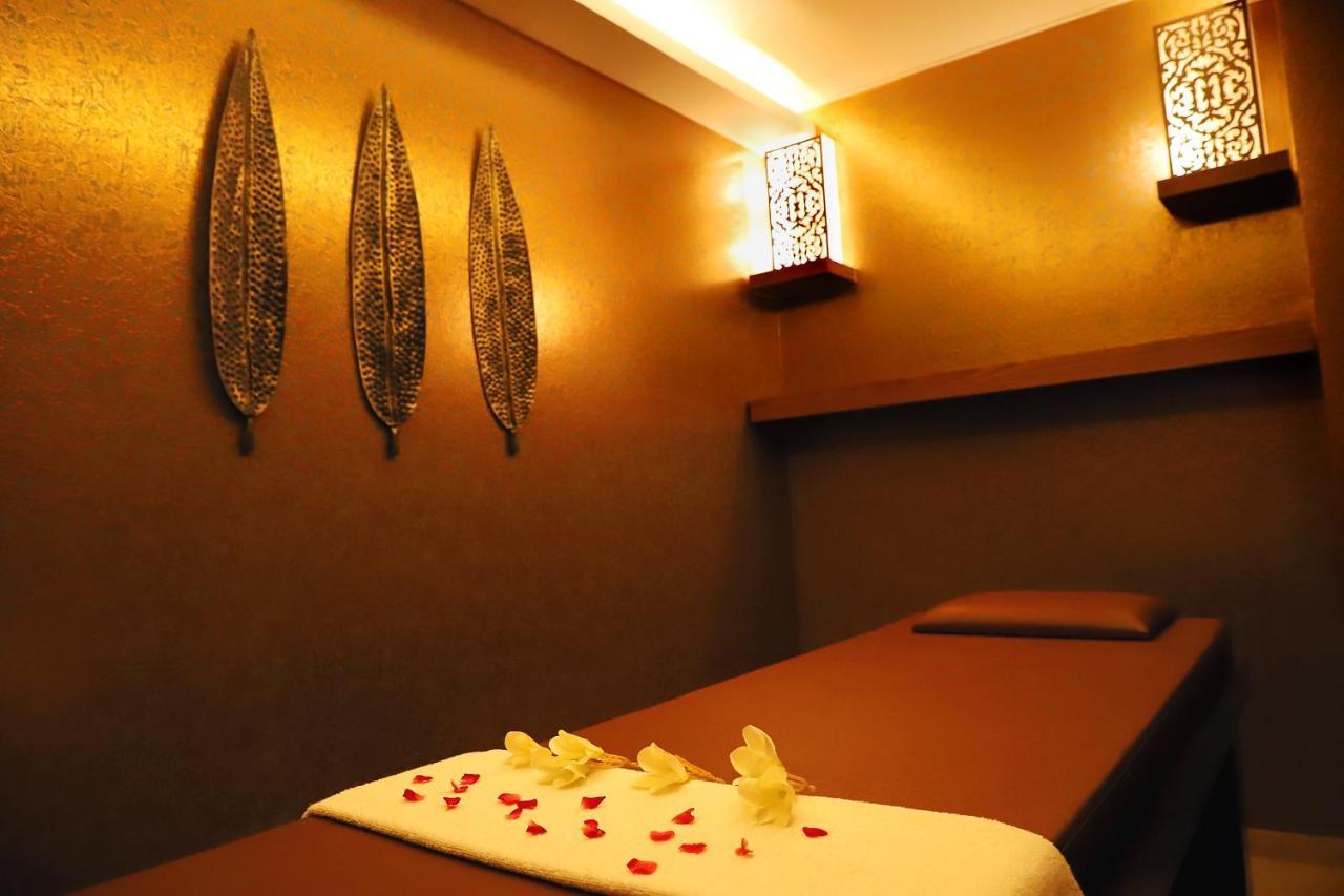 Quality Inn Patria Suites, Rajkot Eksteriør billede