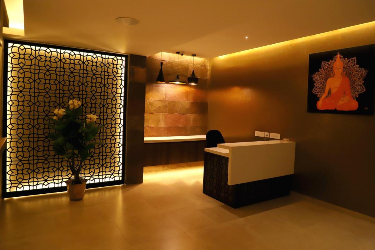 Quality Inn Patria Suites, Rajkot Eksteriør billede