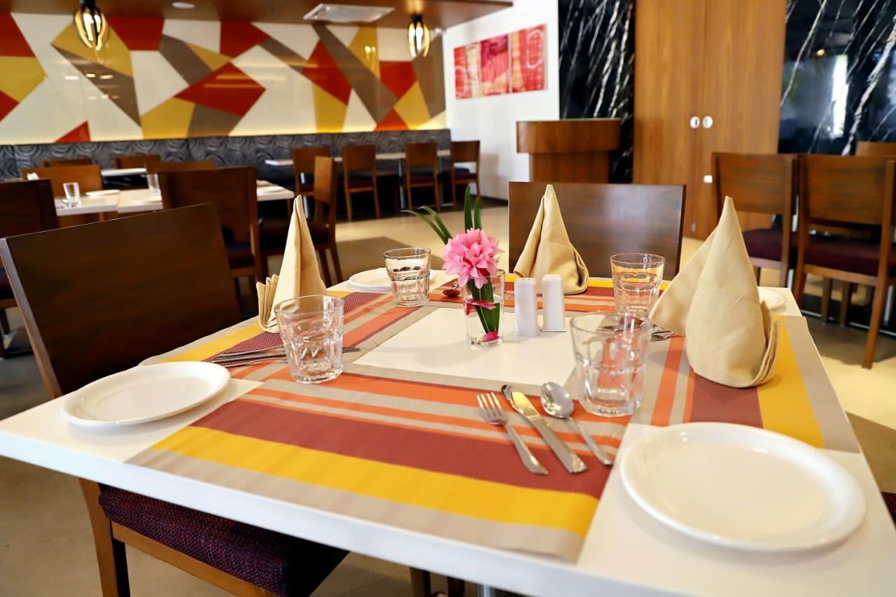 Quality Inn Patria Suites, Rajkot Eksteriør billede