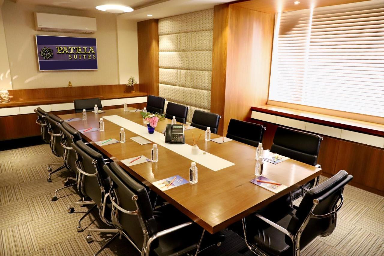Quality Inn Patria Suites, Rajkot Eksteriør billede