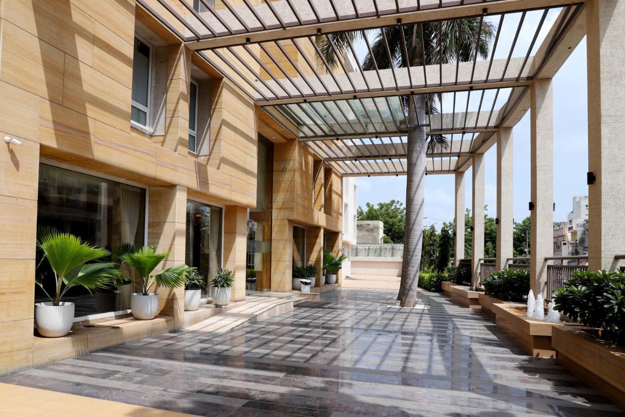 Quality Inn Patria Suites, Rajkot Eksteriør billede