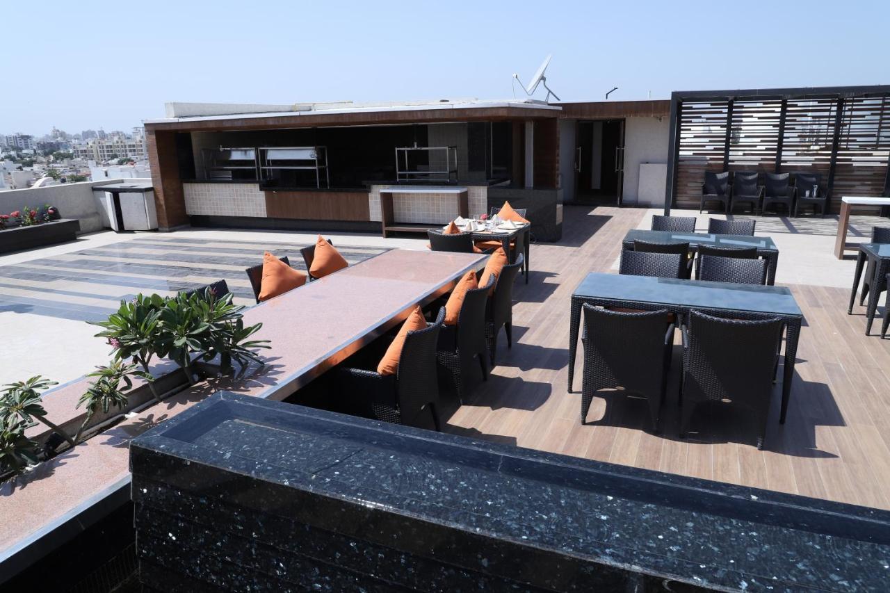 Quality Inn Patria Suites, Rajkot Eksteriør billede